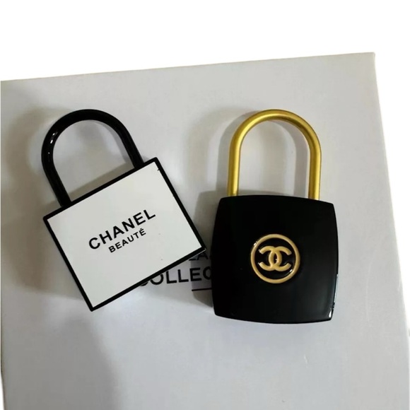 CHANEL PadLock Lock & Key Set From Chanel Beauty line Charm 4 Keychain/necklace - Picture 5 of 8